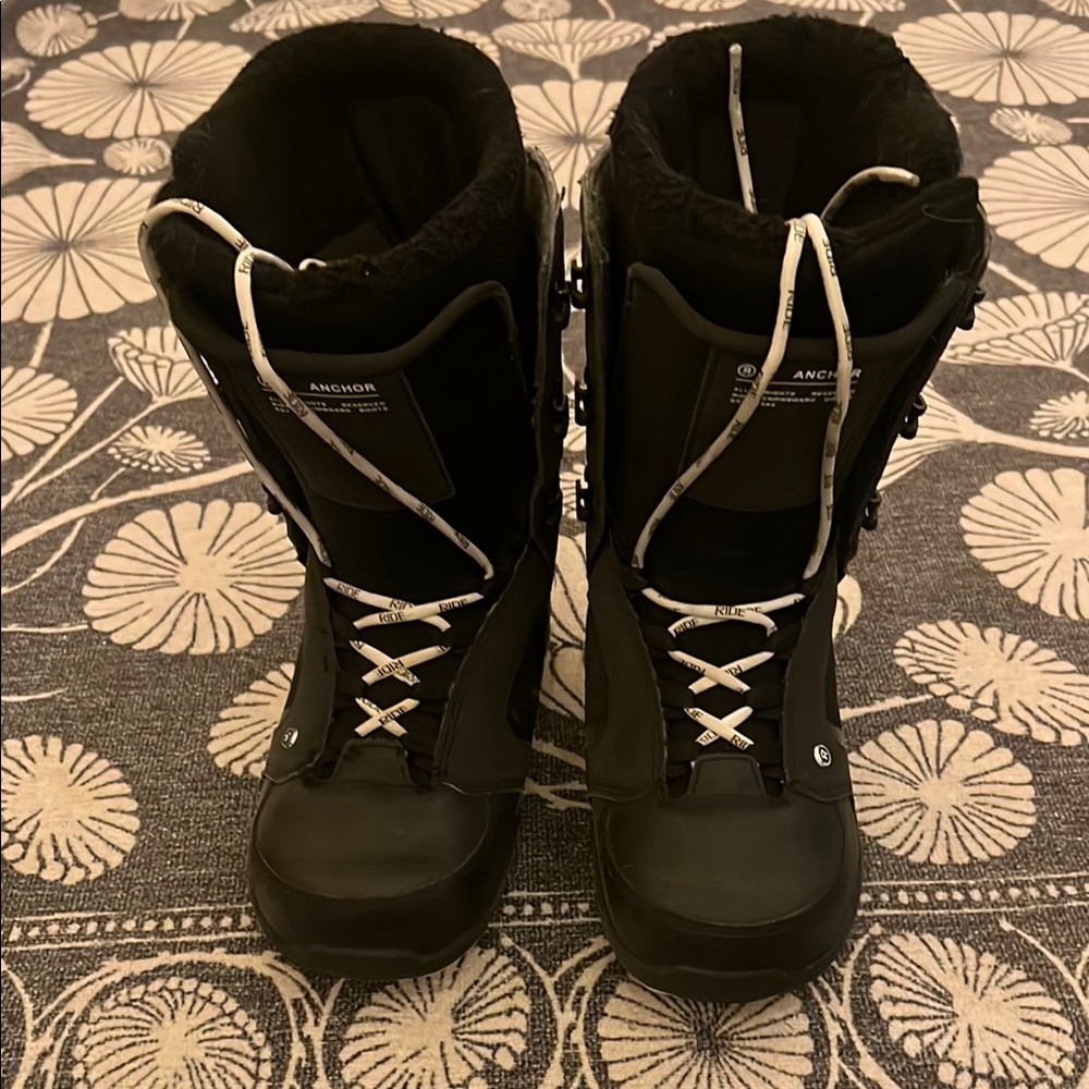 Snowboarding boots (RIDE-ANCHOR)